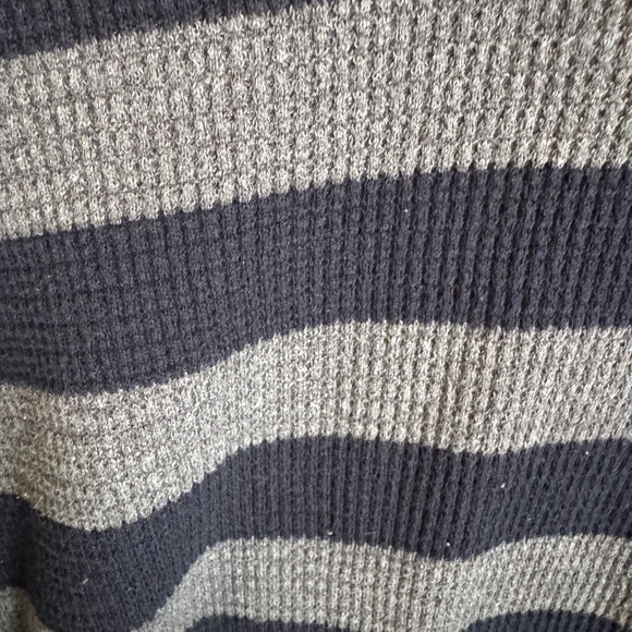 Vince Gray and Navy Thermal Top - Picture 4 of 5